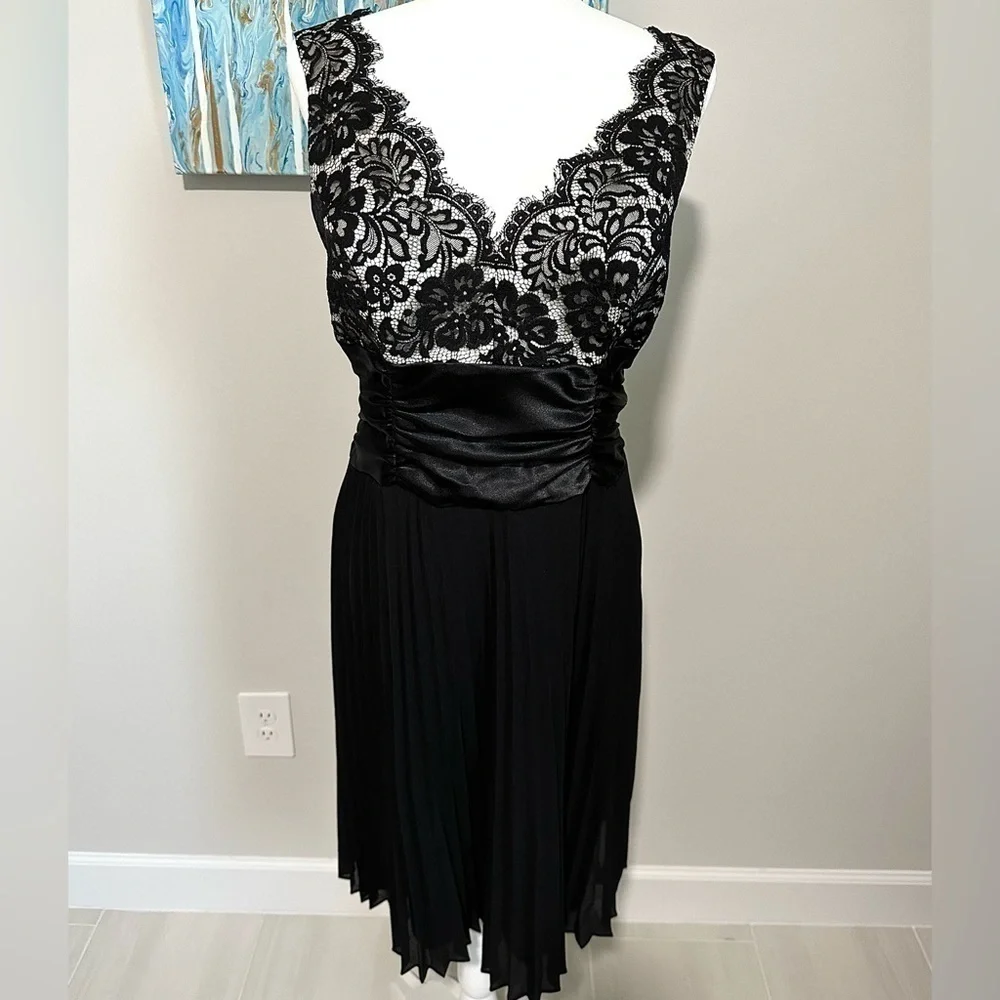 JS Boutique Dress Black Lace w Pleated Bottom Gorgeous Ruched Waist - Picture 12 of 12
